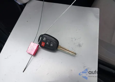 2015 Toyota Corolla Le из США, поврежденный, VIN 2T1BURHE2FC317293